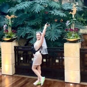 White Aritzia Babaton Dazzle Dress size 4